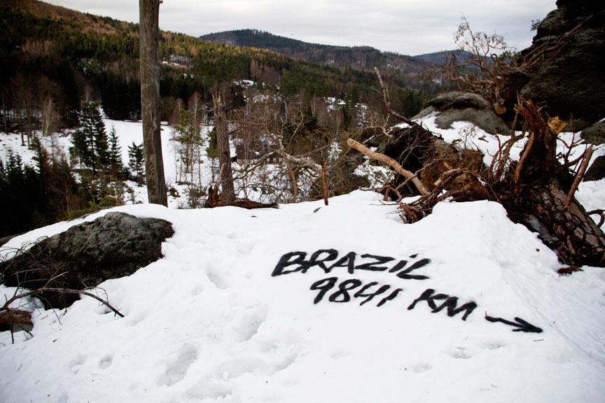 chase | text-message | snow | czech-republic