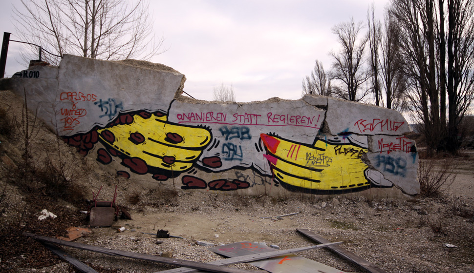 kryot | yellow | hand | wien | austria | europe