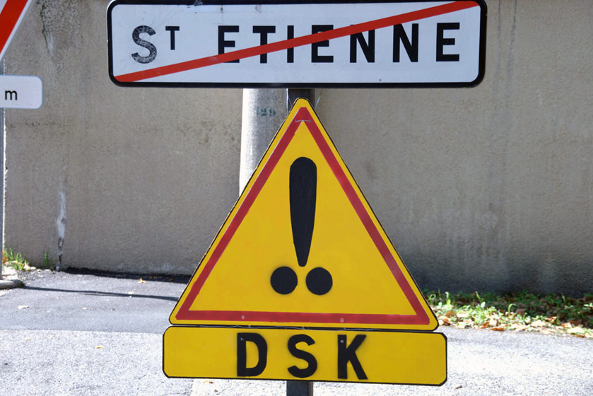 ladamenrouge | roadsign | stetienne | france