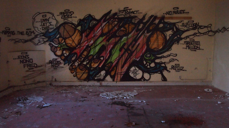eins | pau