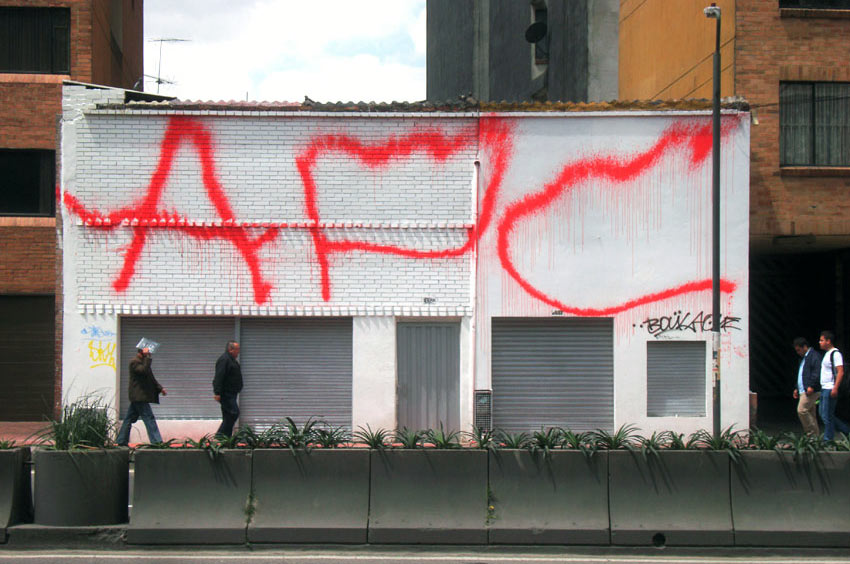 dontemor | colombia | south-america | fire-extinguisher | winter10 | red | bogota | drips | saks