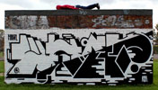 howl | 45rpm | black | white | ukingdom (27 votes)