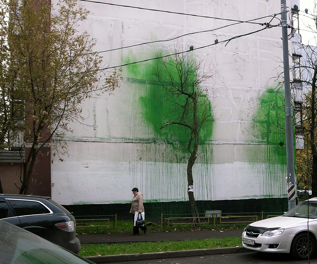 0331c | fire-extinguisher | tree | moscow | russia | fall12