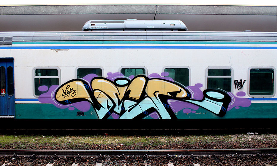 loser | train-italy