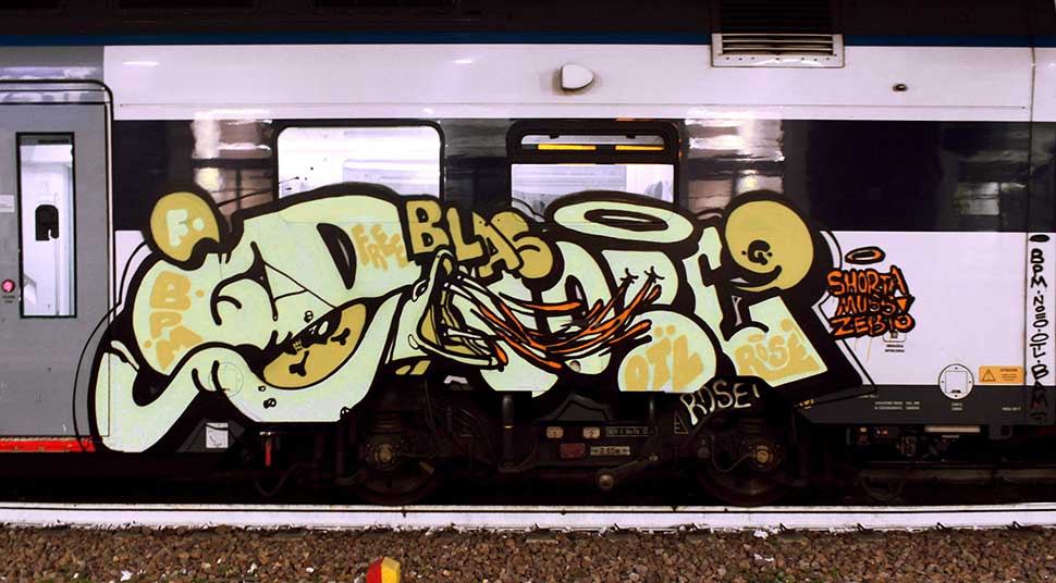 rose | train-italy