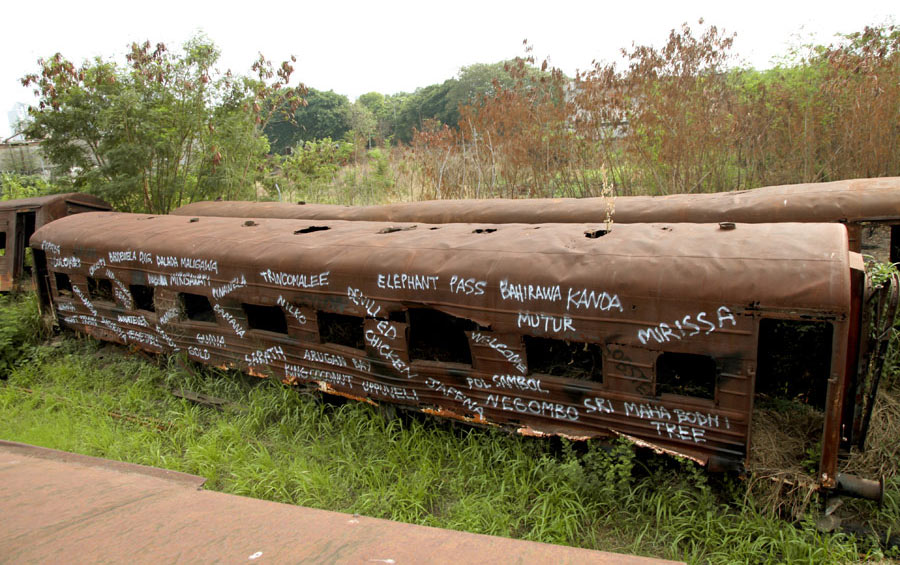 filippo-minelli | trashtrain | srilanka | asia