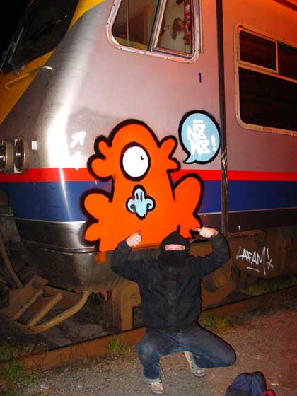 pest | bird | train | orange | belgium