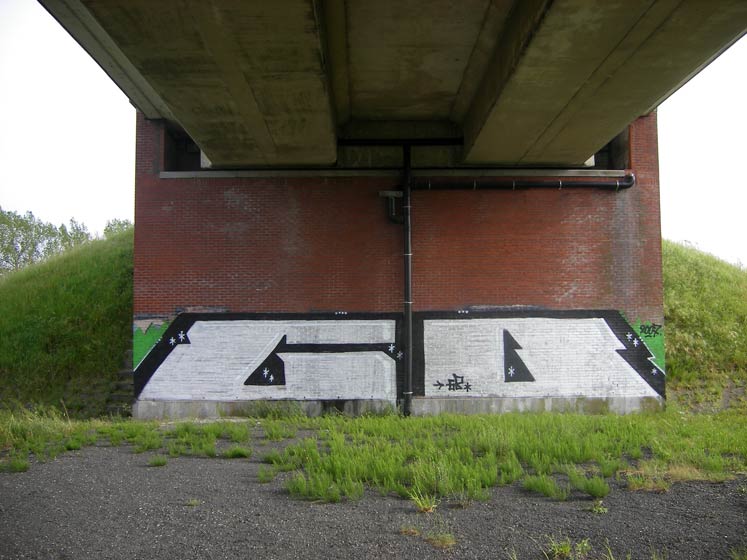 g-b | desk | pest | bridge | belgium