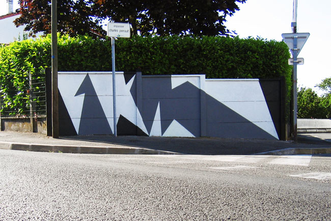 arse | 1km | grey | bordeaux