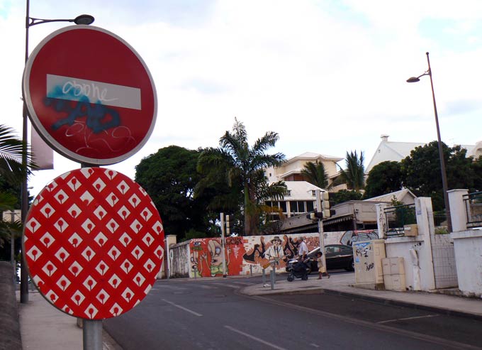 lignesrouges | reunion | roadsign | france