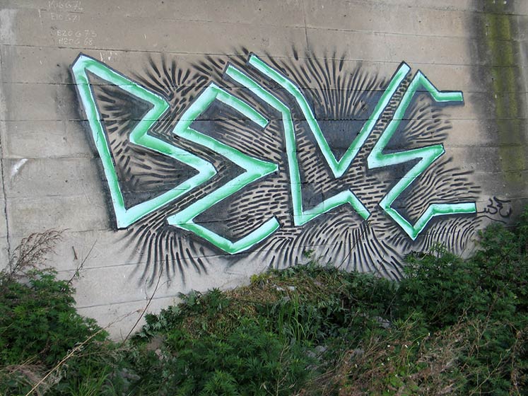 useless-idea | belve-crew | green | italy