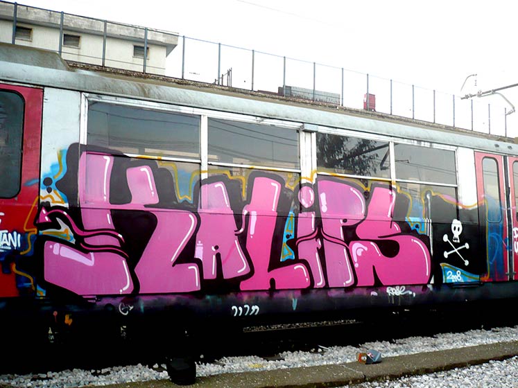 kalips | pink | napoli | train | italy