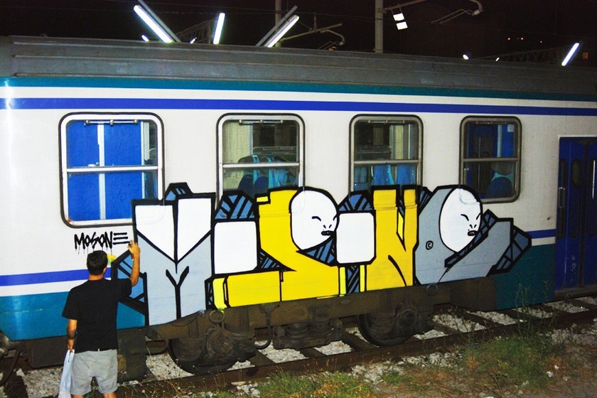 mosone | train | night | action | napoli | italy
