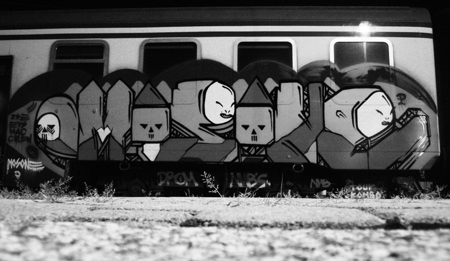 mosone | train | night | napoli | italy