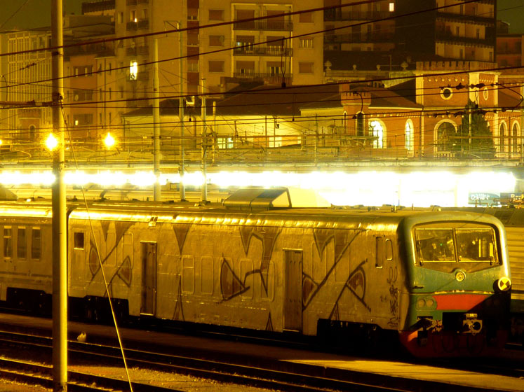 scs-crew | night | wholecar | italy