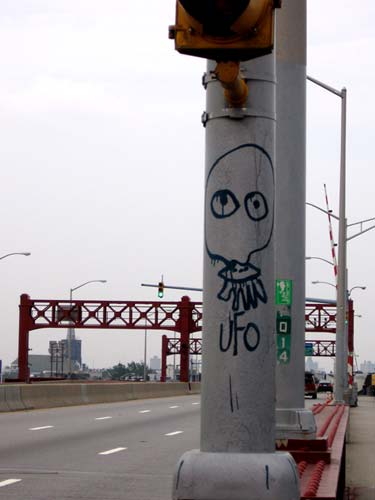 ufo | greenpoint | bridge | nyc