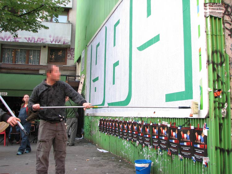 -g- | lemur | action | paris | billboard