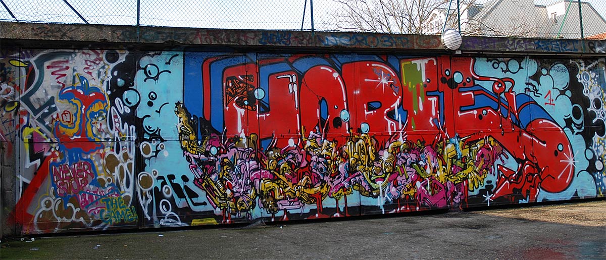horfe | red | paris