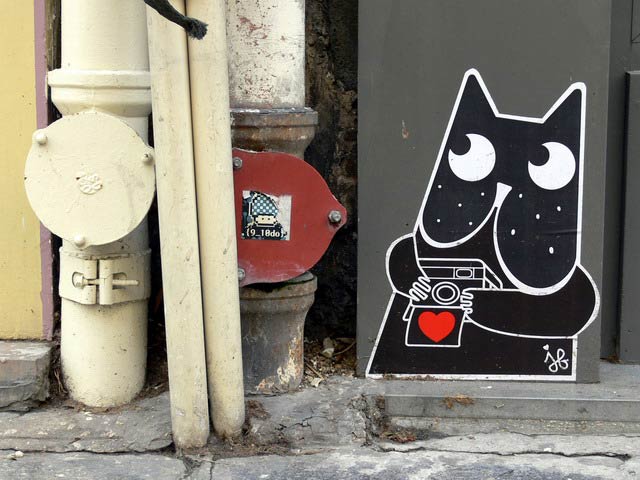 j-b | cat | paris