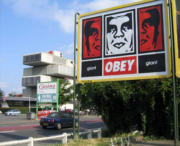 shepard-fairey | billboard | pau