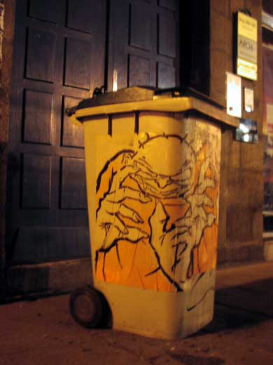 crustea | trash | night | rennes