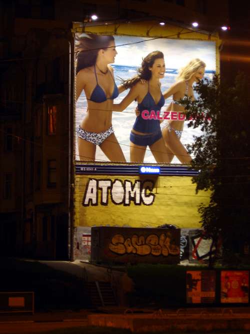atoms | samek | night | moscow | russia