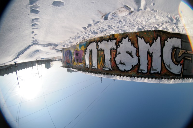 atoms | snow | russia