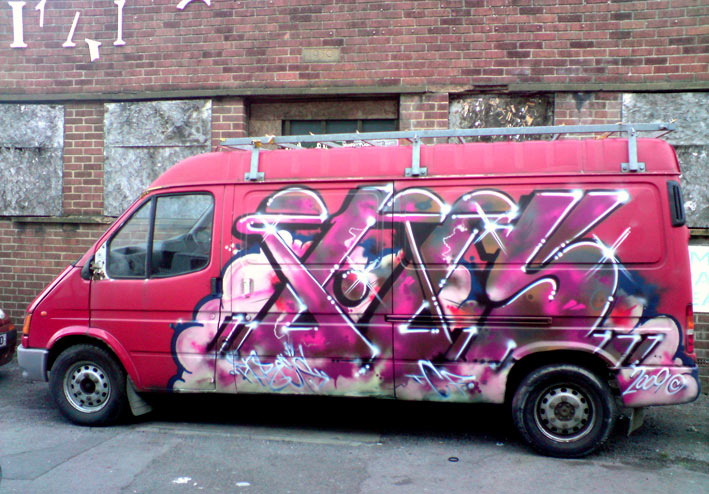 -paris- | truck | pink | ukingdom
