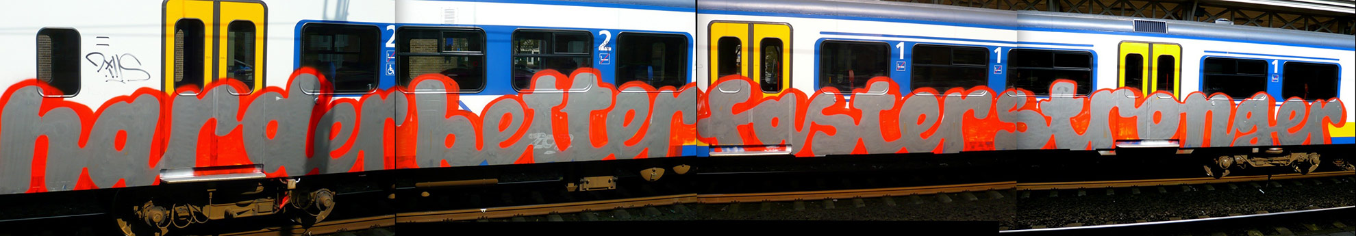 netherlands rotterdam train text-message