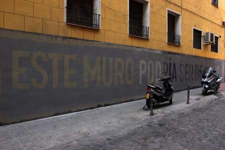  boamistura grey text-message madrid spain