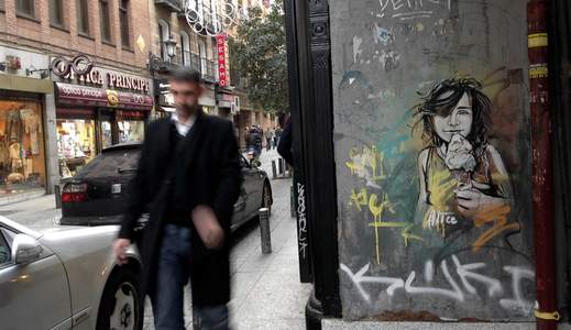 spain madrid stencil alice-pasquini