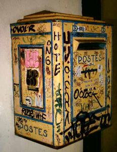  laposte tags paris