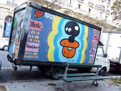  elxupetnegre truck paris