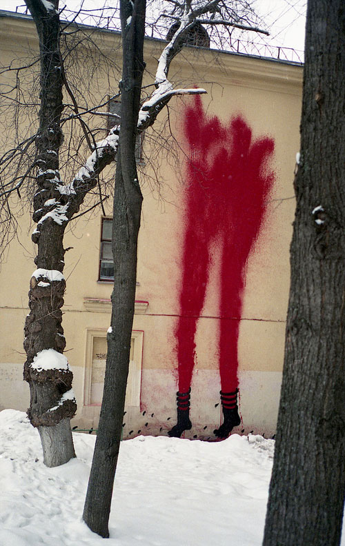  0331c red fire-extinguisher snow moscow russia