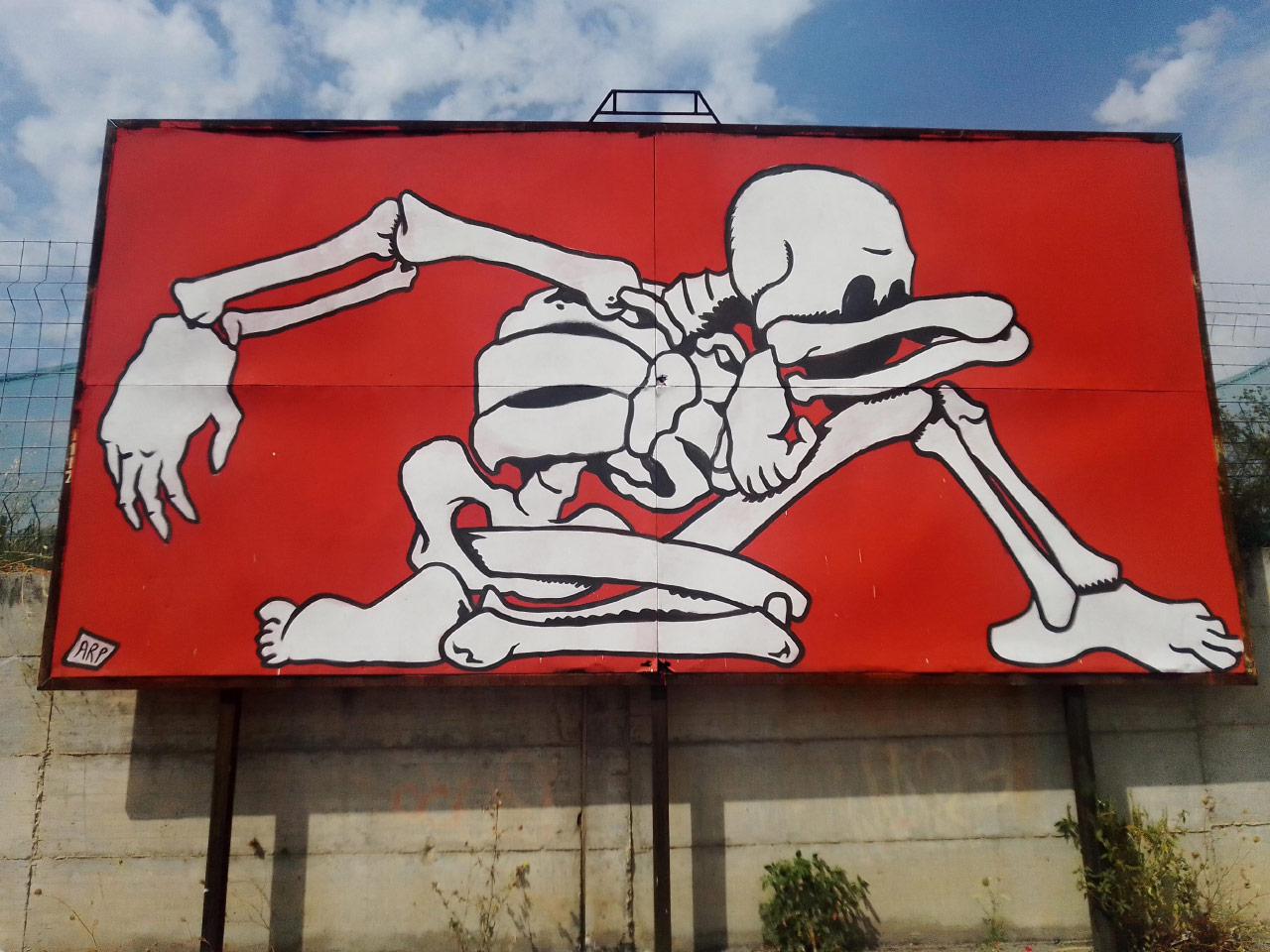 billboard italy skull arp