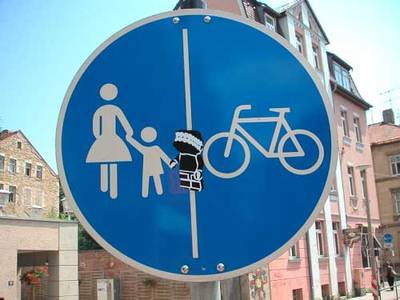  robotinc2501 roadsign blue berlin