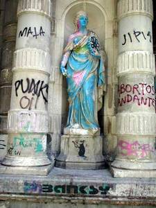  banksy statue barcelona