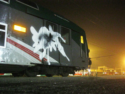 italy train night elfo