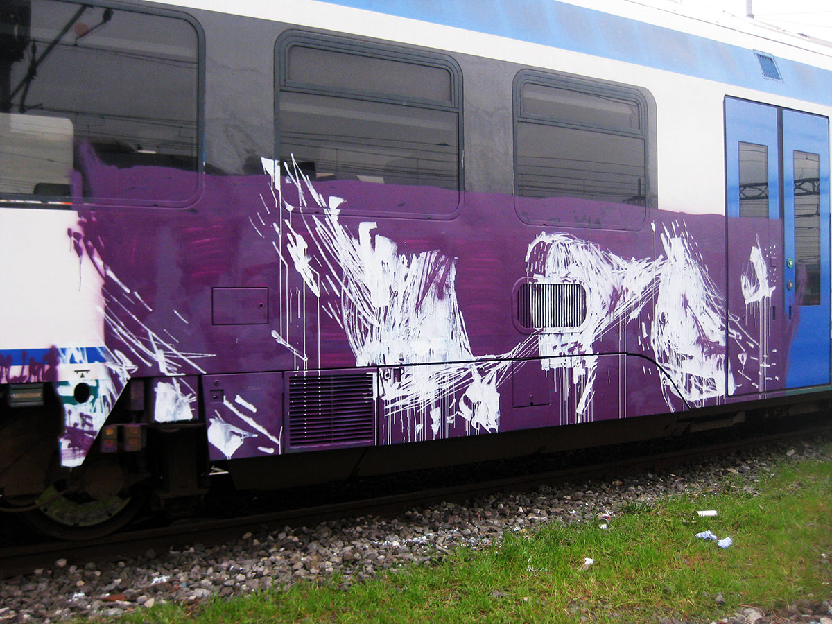 train purple train-italy -ero-