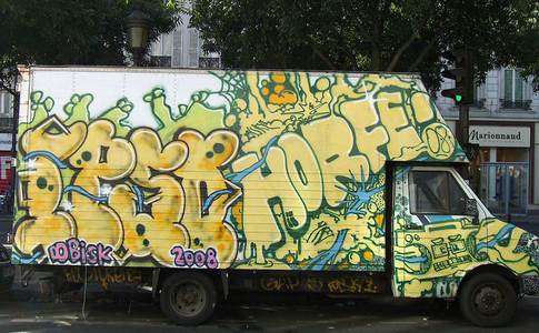  ipso horfe truck yellow paris