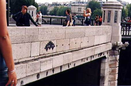  spaceinvader bridge paris