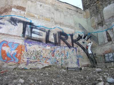  teurk tag paris