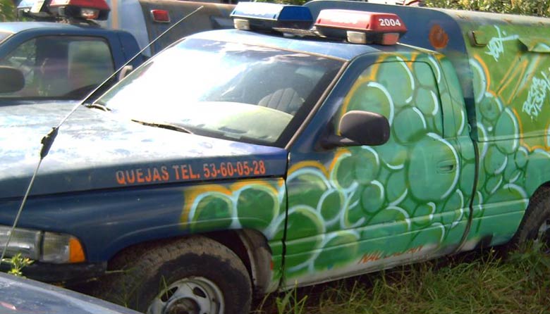  yeox poesiavisual police car mexico