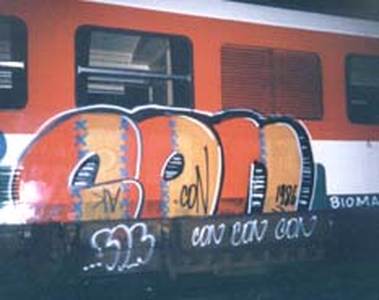  con akrew train-bordeaux