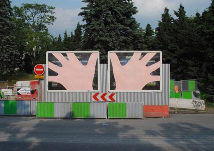  ox- billboard hand paris