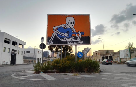 billboard italy skull arp