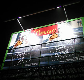  etron billboard night france