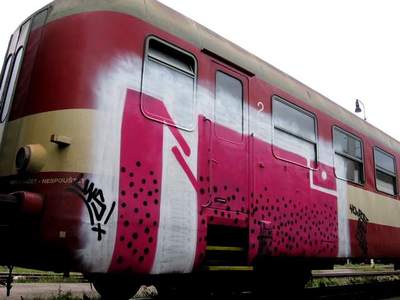  zlo pink train czech-republic