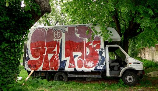  gris1 bom-k dmv truck red paris