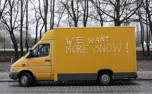  truck yellow snow text-message berlin germany winter10